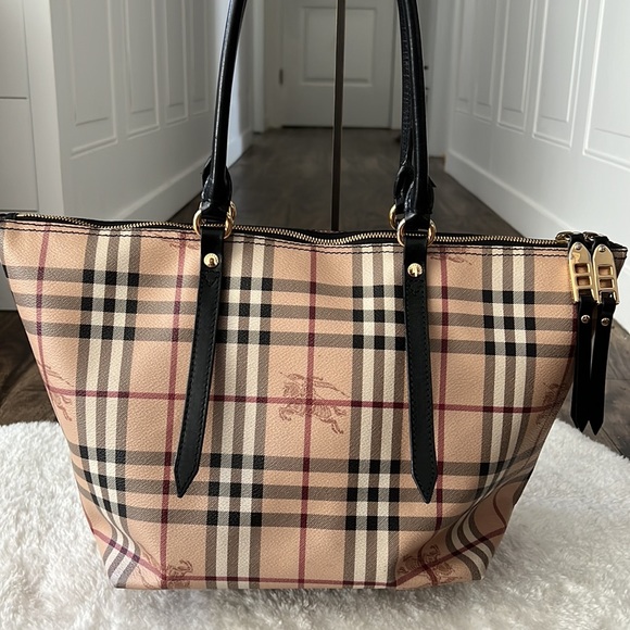 Burberry Salisburry Shoulder Tote w/ nova check (additional pics) - Picture 4 of 15